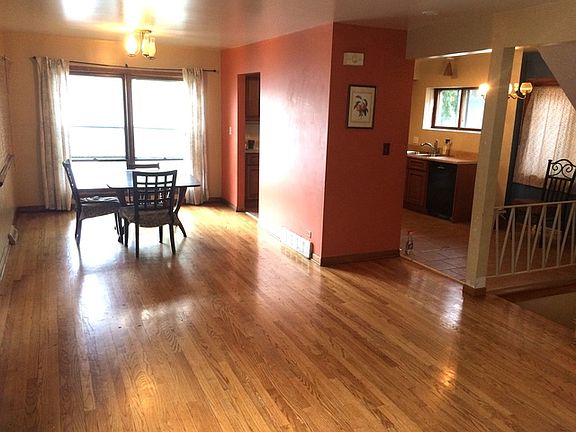 5th image of 1066 Des Plaines Ave