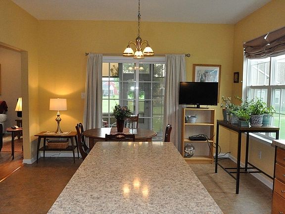 Kitchen center island