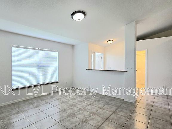 4th image of 1231 NW 22nd Ave