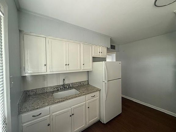 4th image of 4314 Karen Ave #4314