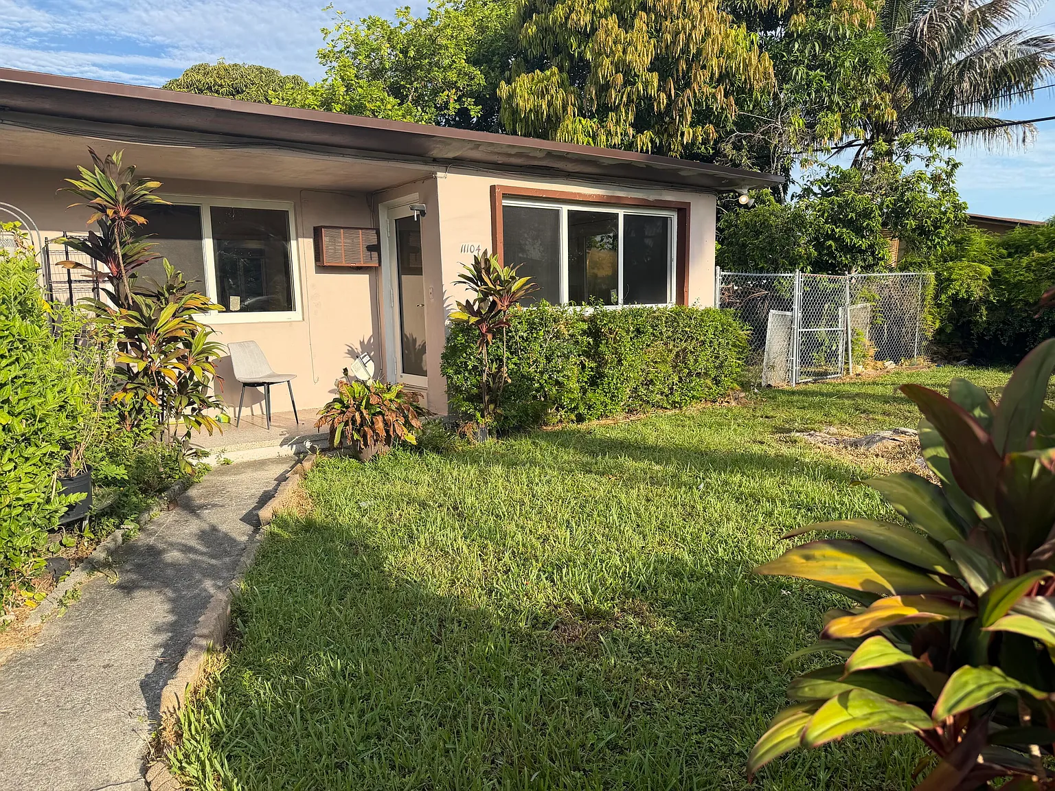 1 bed, 1.0 bath, 702 sqft, $1,600 — Photo 1