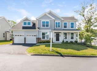 325 Nutmeg Ln, Stratford, CT 06614