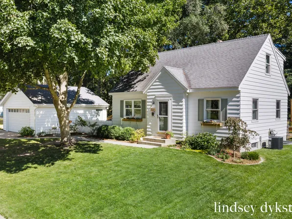 132 Gaylord Dr, Rockford, MI 49341