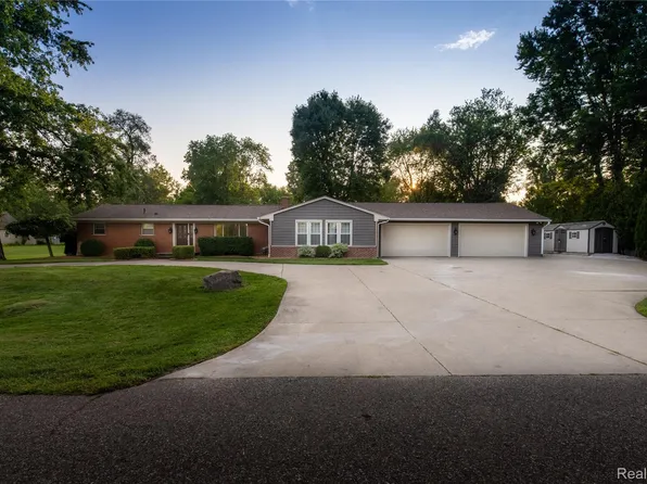 6655 Norton Dr, Troy, MI 48085