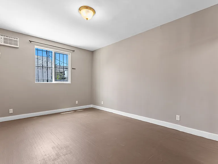 1179 N Berendo St — Photo 10