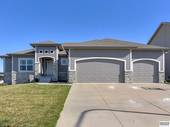 2nd image of 19326 Robin Dr