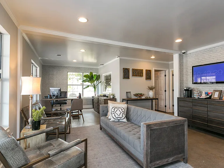 Leasing Office