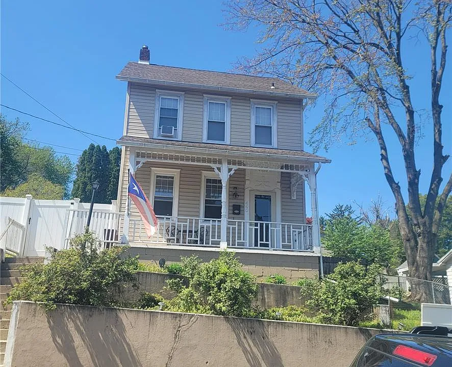 440 New St