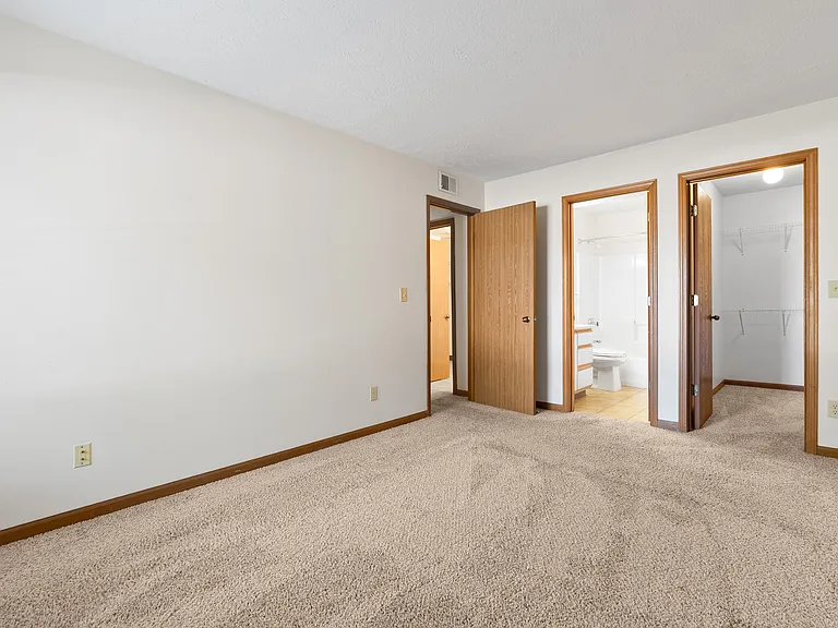 Swanson Court Apartments — Photo 8