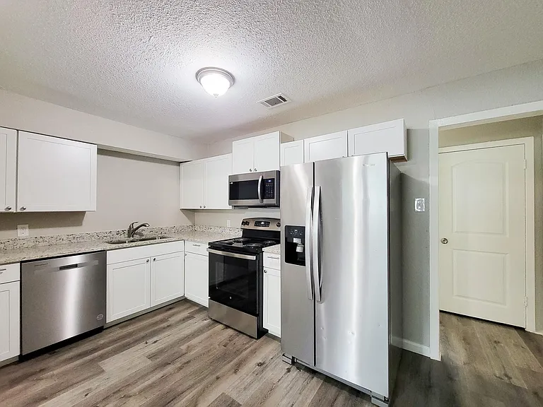 5606 Willow Glen Dr — Photo 14