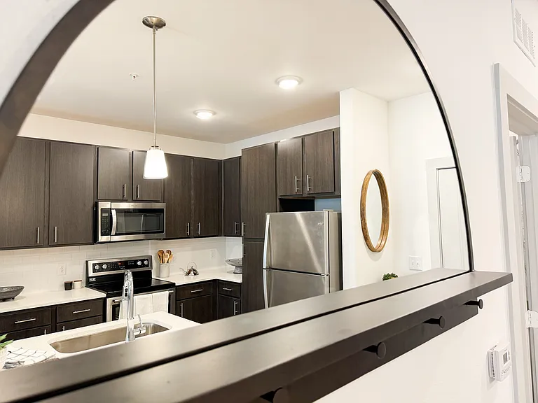 Azalea Bay Apartments — Photo 9
