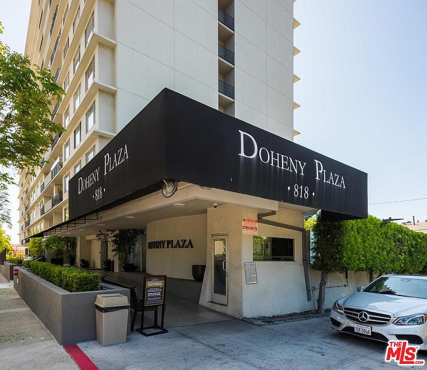 1st image of 818 N Doheny Dr APT 707