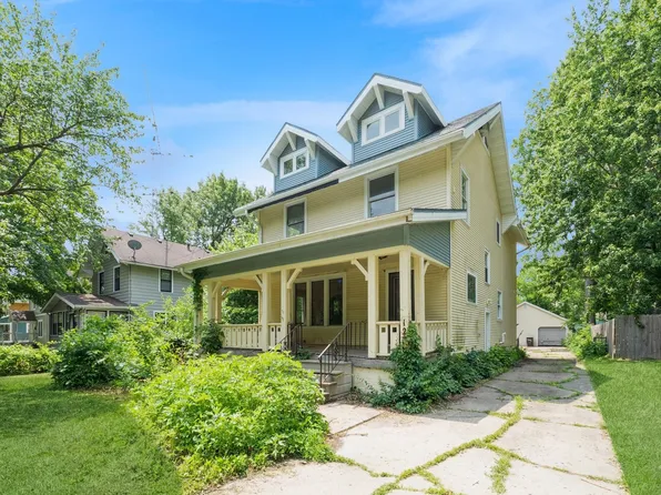 1236 43rd St, Des Moines, IA 50311