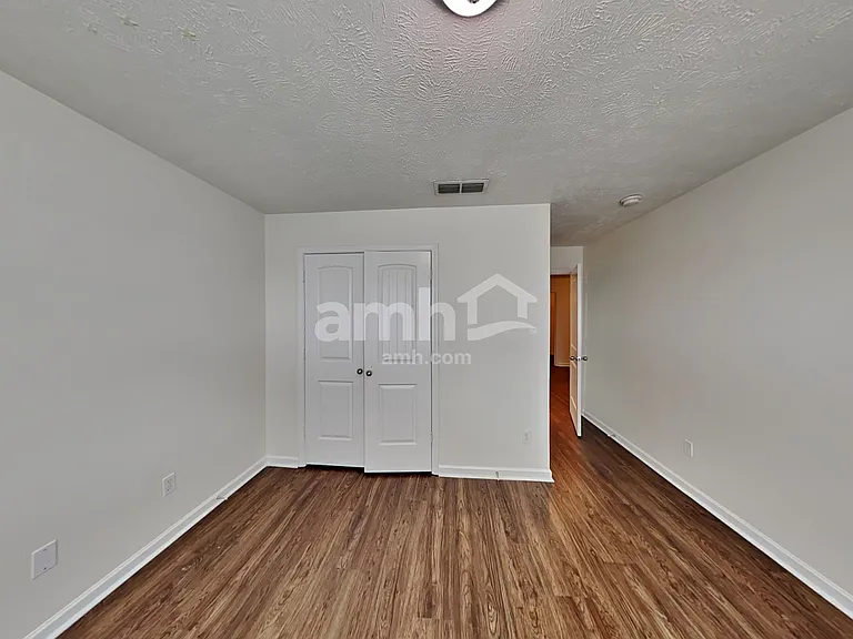 2076 Red Jacket Trce — Photo 21