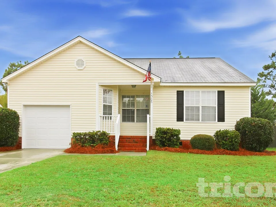1306 May Oak Cir