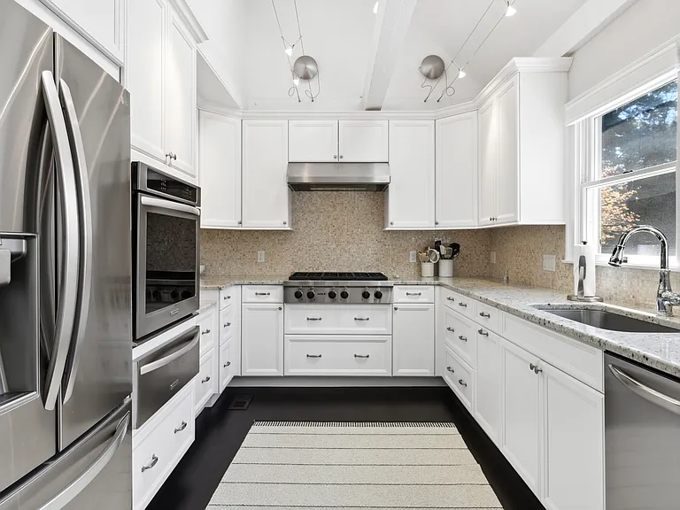 1 Sally Ct — Photo 12