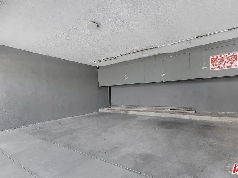 6350 Willoughby Ave #9 — Photo 12