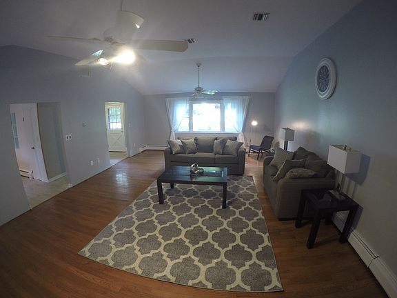 4th image of 6 Beaver Brook Dr