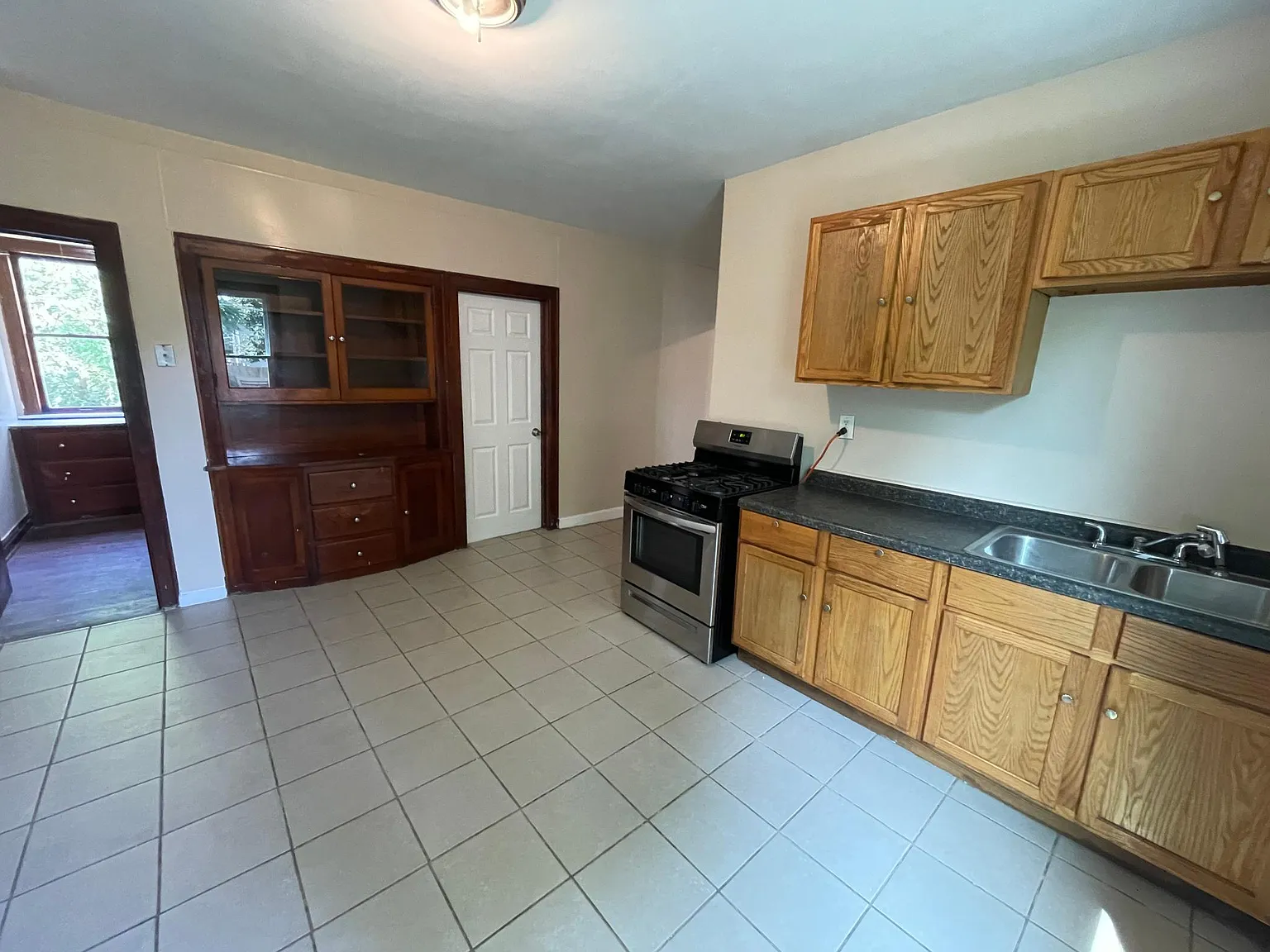2 bed, 1181 sqft, $1,300 — Photo 2