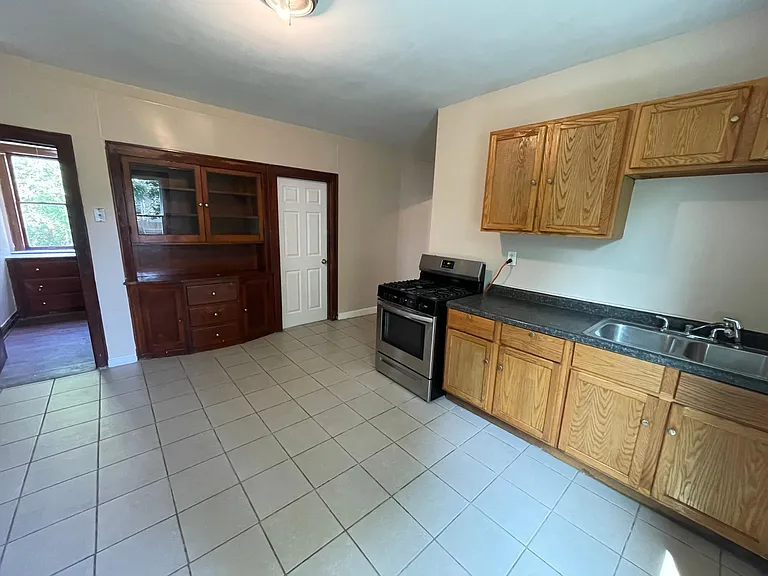 8620 S Marquette Ave #1R — Photo 2