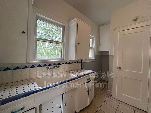 5th image of 320 E College St #A