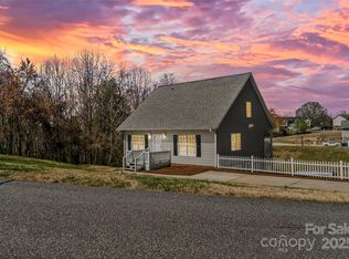 203 Taylor Cir, Lenoir, NC 28630