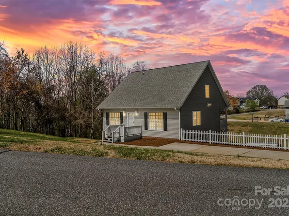 203 Taylor Cir, Lenoir, NC 28630