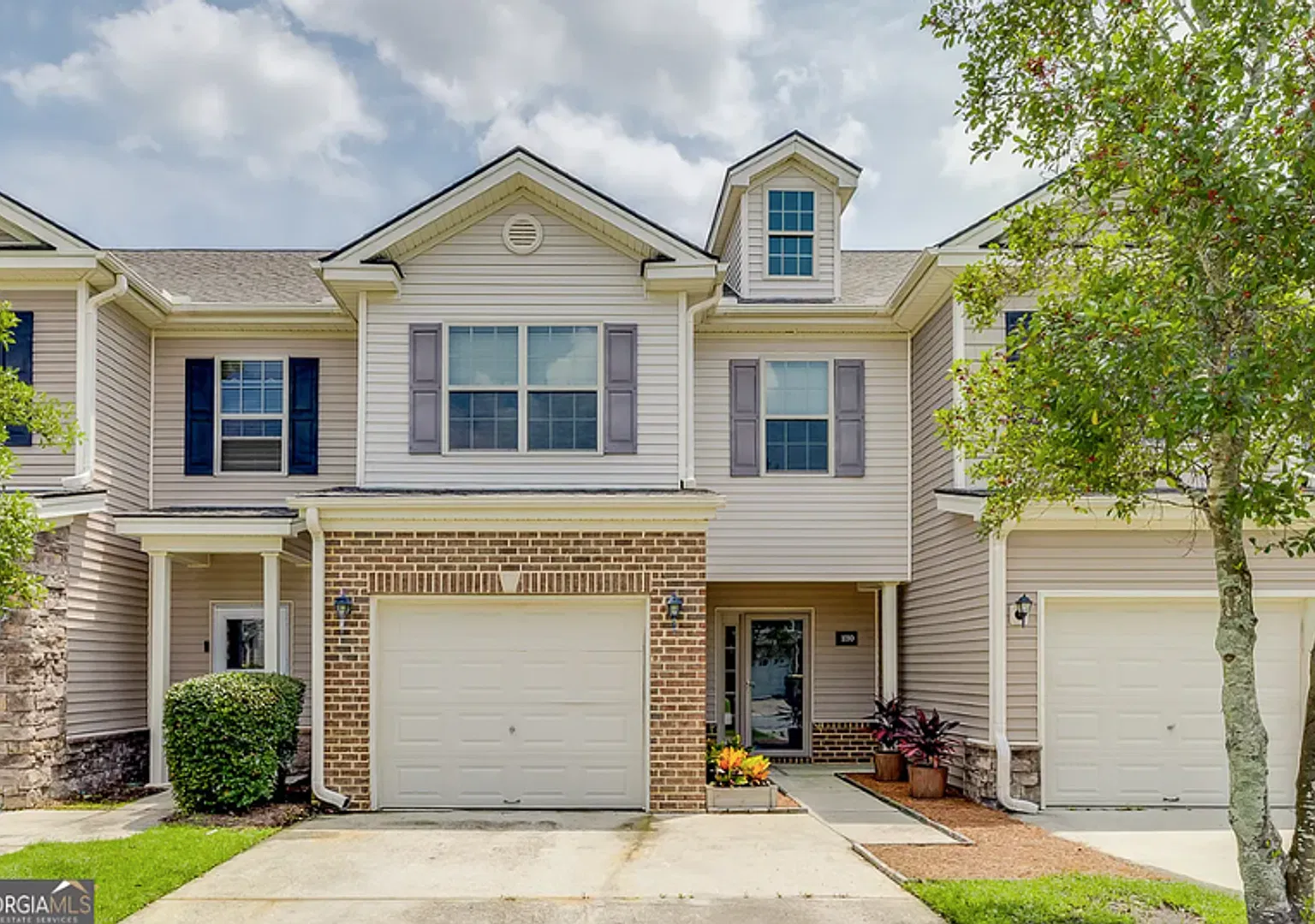 Townhome In Live Oak! — Photo 1