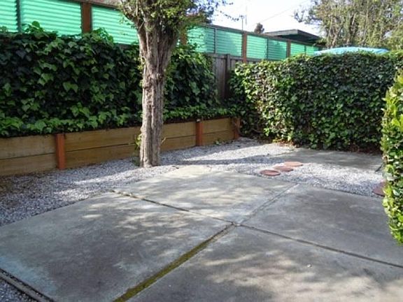 Hamilton "C" backyard