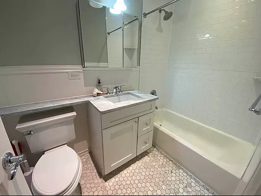 Rented by Bond New York | media 32