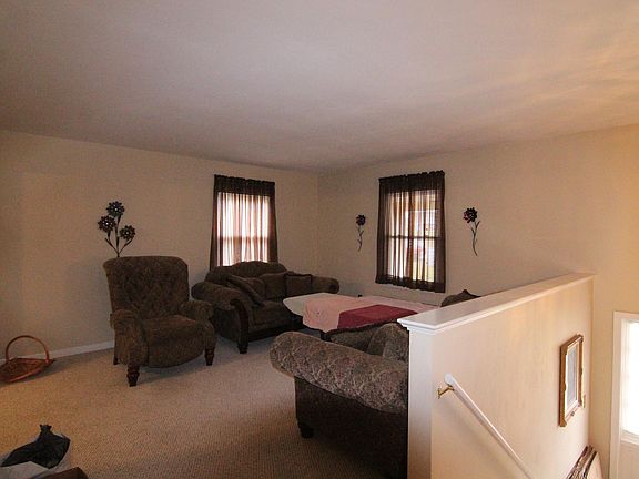 5th image of 935 Halifax Cir