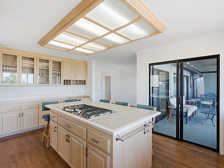 1806 Sebastian Dr — Photo 10