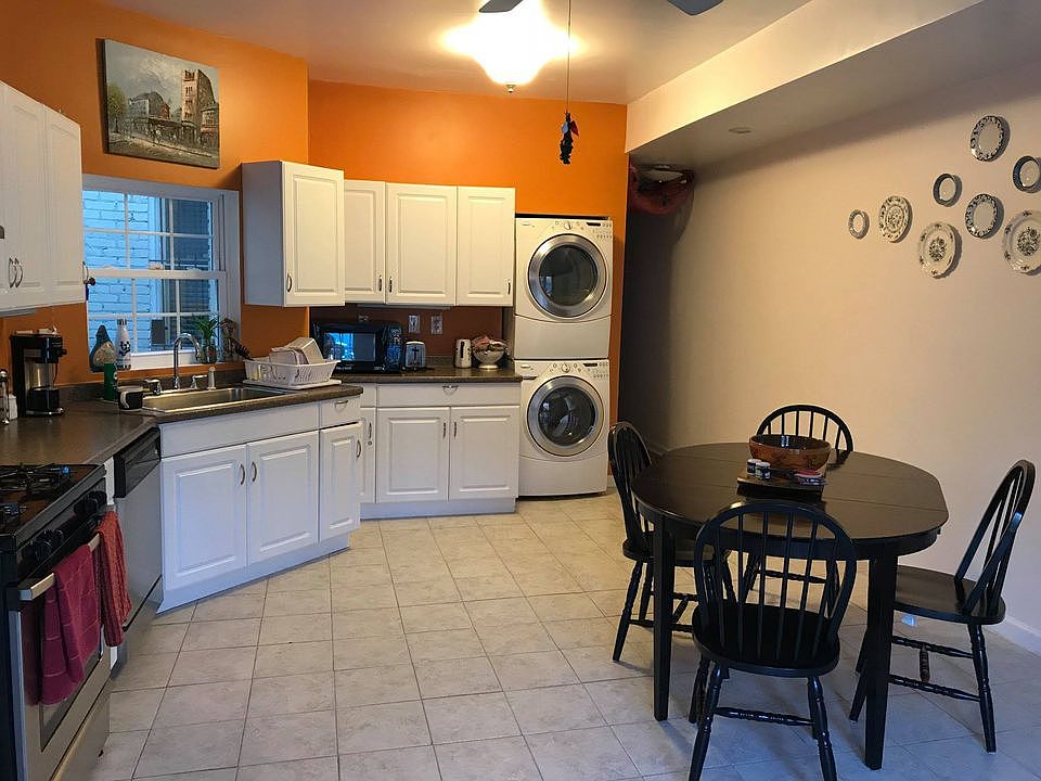 2nd image of 643 Orleans Pl NE
