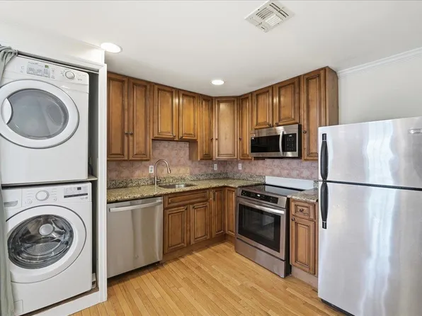 90 Court House Place image 1 of 11