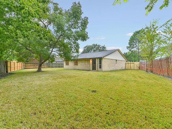 4th image of 4928 Meadowood Cir