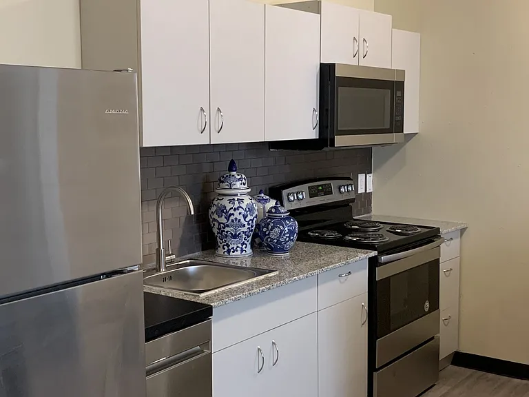 Fountain Hill Apartments — Photo 24