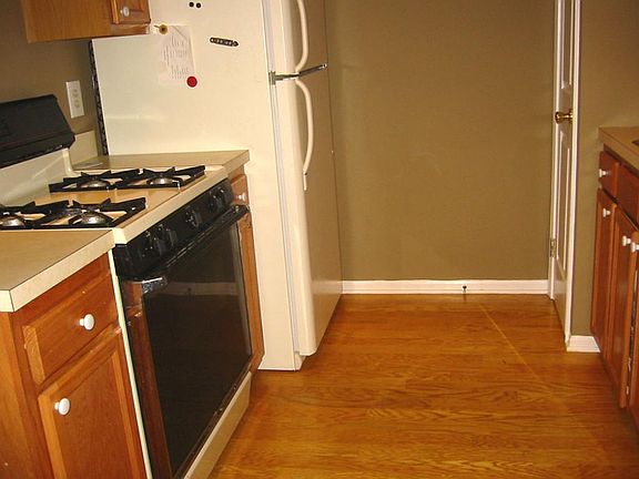 4th image of 13 Spruce Ave #1