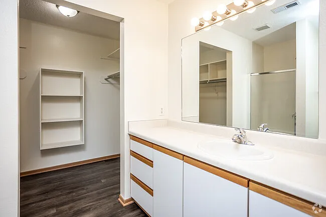 Linden West Apartments — Photo 11