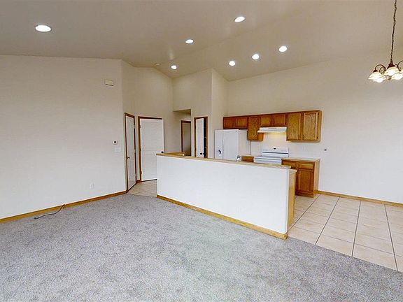 5th image of 165 Butte Dr