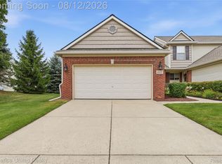 4637 Summer Ridge Dr, Howell, MI 48843