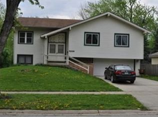 5911 W Beverly Cir, Hanover Park, IL 60133