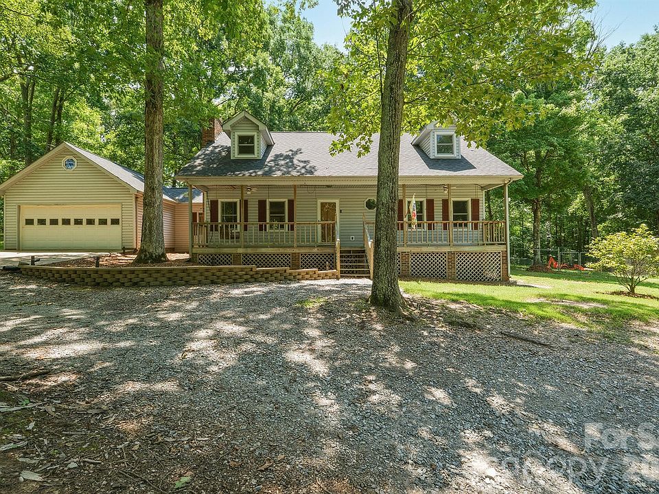 1st image of 221 Shadowbrook Rd