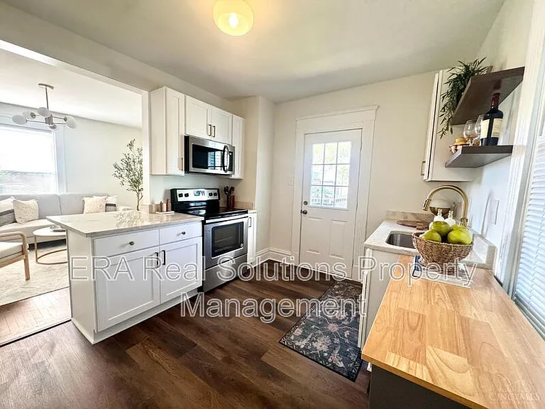 1600 Brewster Ave — Photo 10
