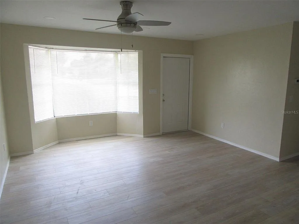 3 bed, 2.0 bath, 1067 sqft, $1,600 — Photo 2