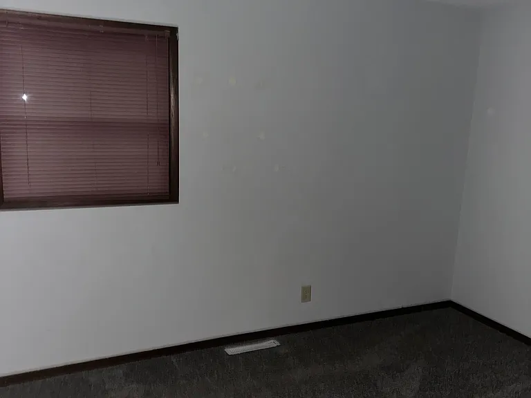 1765 Valley Dr — Photo 9