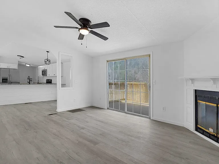 1412 Century Cir — Photo 7