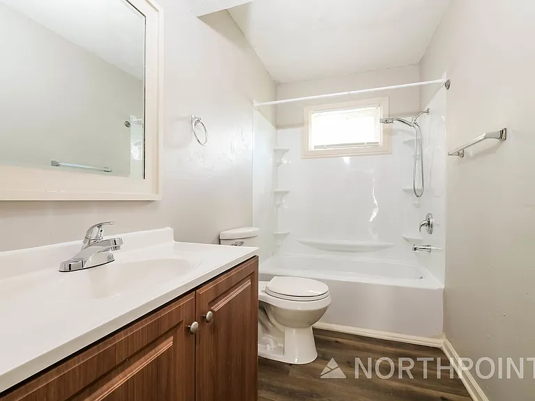 304 Johnston Dr — Photo 9