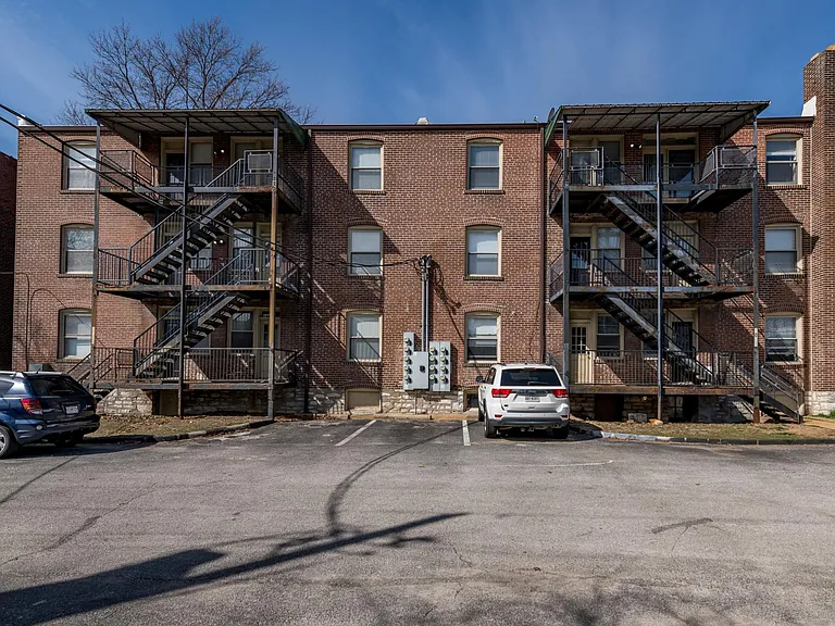 Oakview Apartments — Photo 15