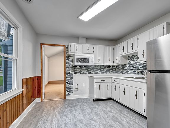 4th image of 22102 Luella Ct
