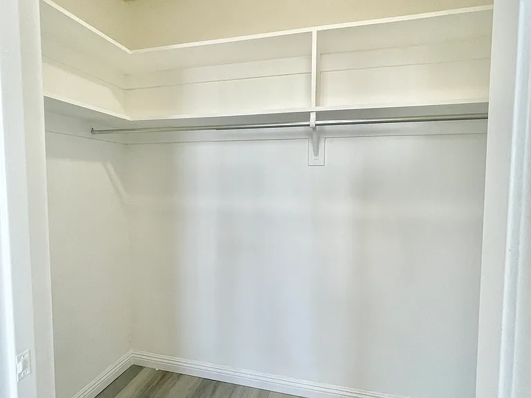 Occidental Towers Apartments — Photo 177